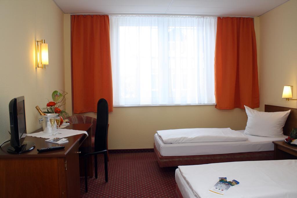 Quick Hotel Dresden West Кессельсдорф Экстерьер фото