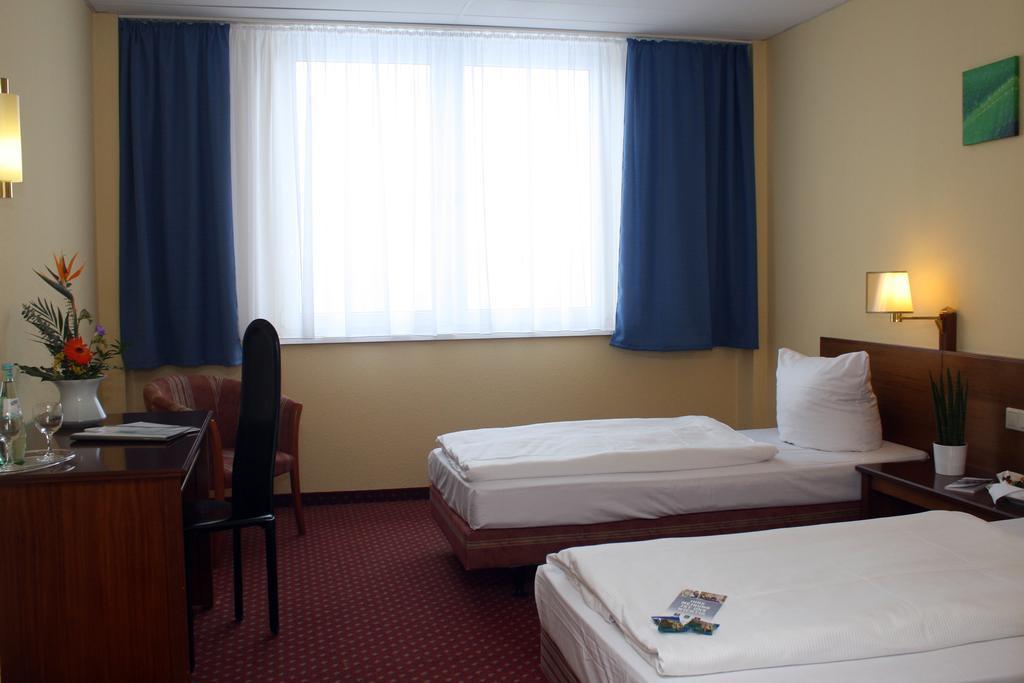 Quick Hotel Dresden West Кессельсдорф Экстерьер фото