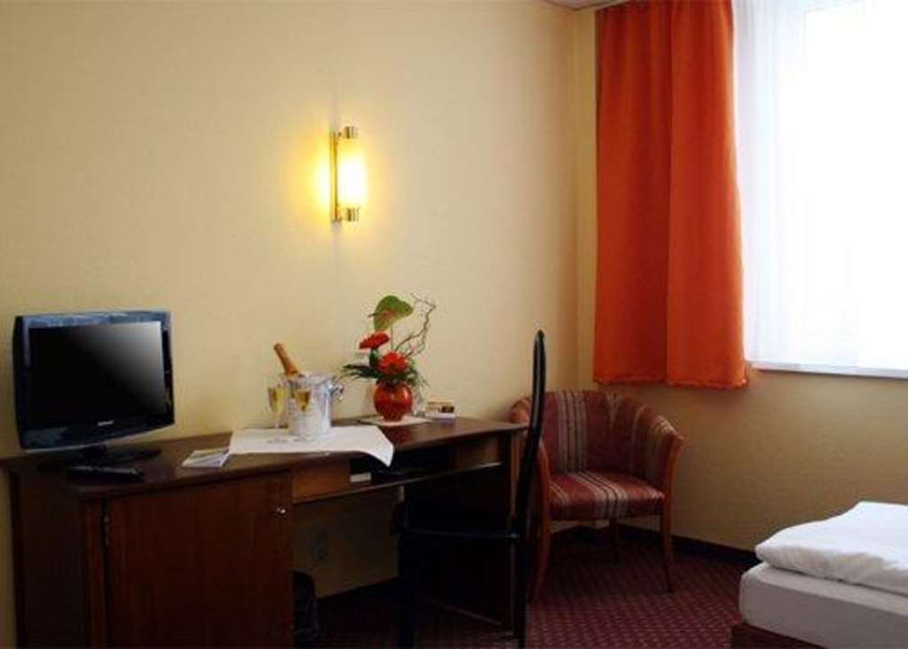 Quick Hotel Dresden West Кессельсдорф Экстерьер фото